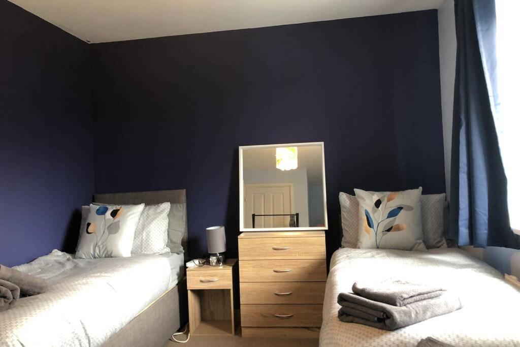 Dudley House **Staycation & Contractors** Sleeps 7 Tipton Luaran gambar